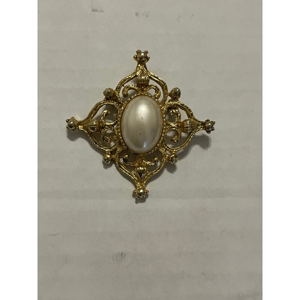 Vintage Pearl Gold Brooch
